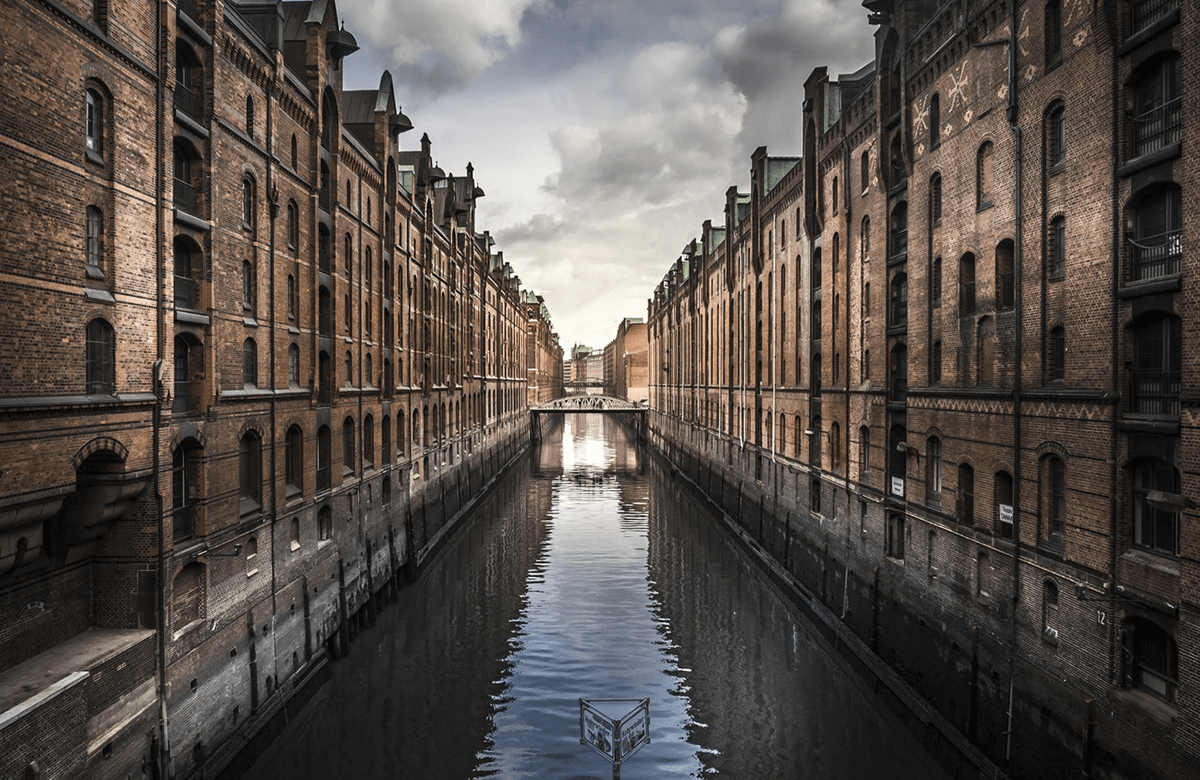 Body-Water-Across-Buildings,-Hamburg-Travel Germany